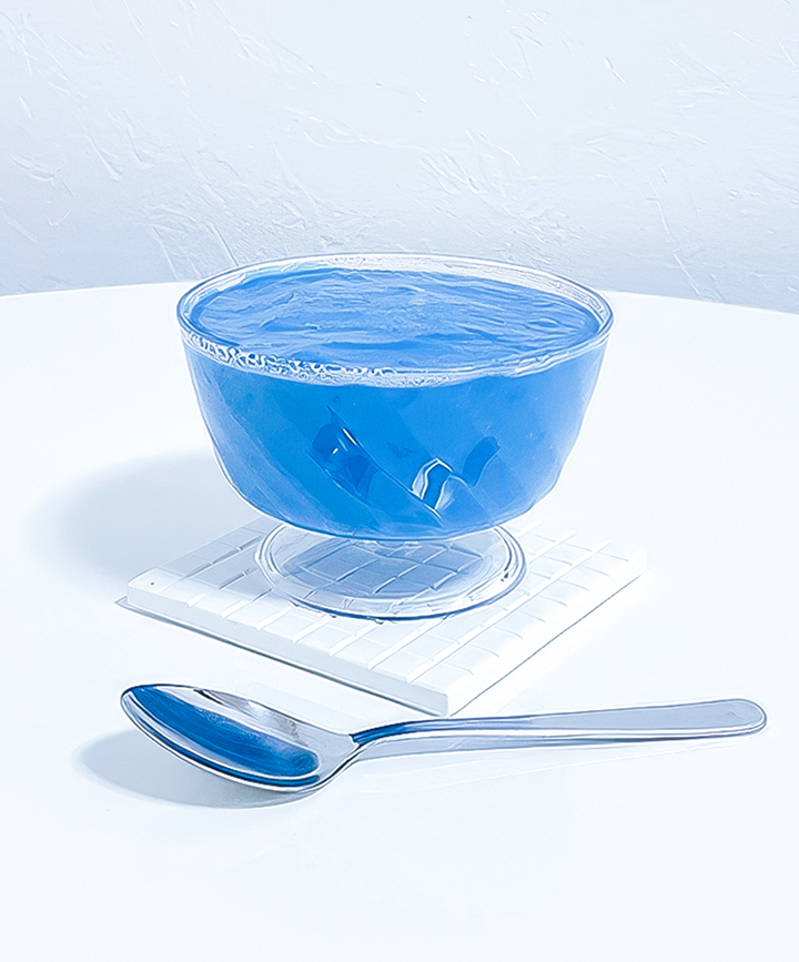 Blue chocolate pudding